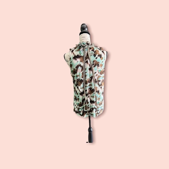 Anthropologie sleeveless top with rose detail - Picture 3 of 8